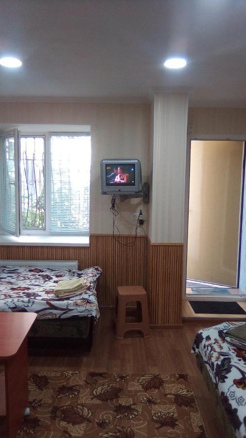 1-Я Слободская, 17А, Угол Проспекта Центрального, 3 Дивана, Wi-Fi, Отдельный Вход. Mikolajiv Kültér fotó